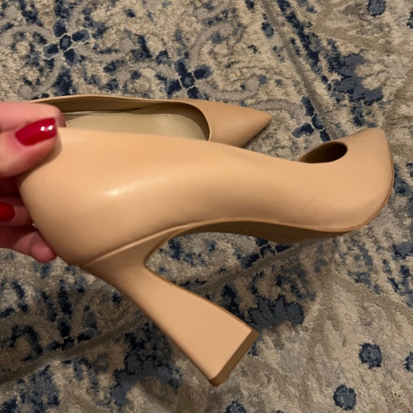 Vince Camuto elegant Beige/Nude/Neutral pumps - Picture 7 of 9